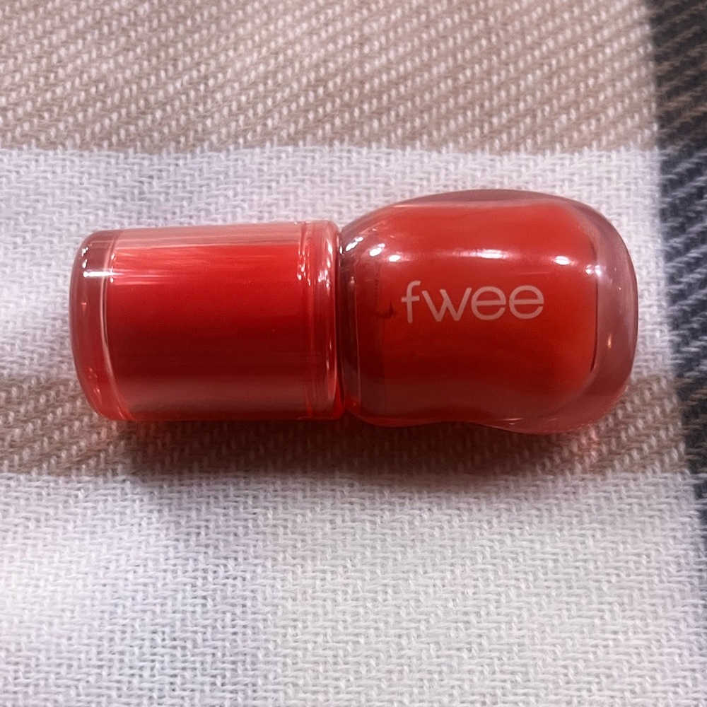 Fwee lip gloss